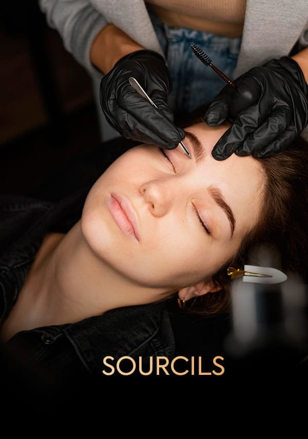 Notre technique passionnante redéfinit la forme naturelle de tes sourcils tout en offrant un visuel impeccable, volumineux et élégant.